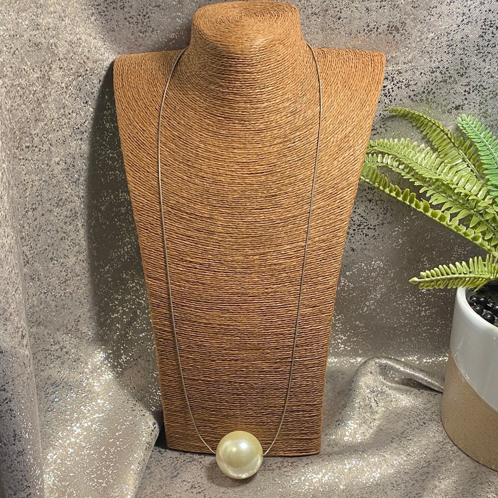 Elegant Gold Pearl Necklace